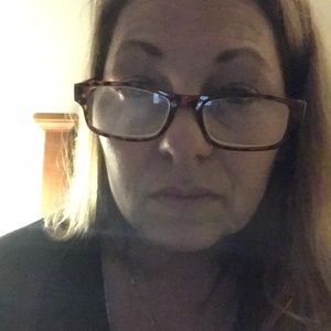 Meet your Posher, Debora